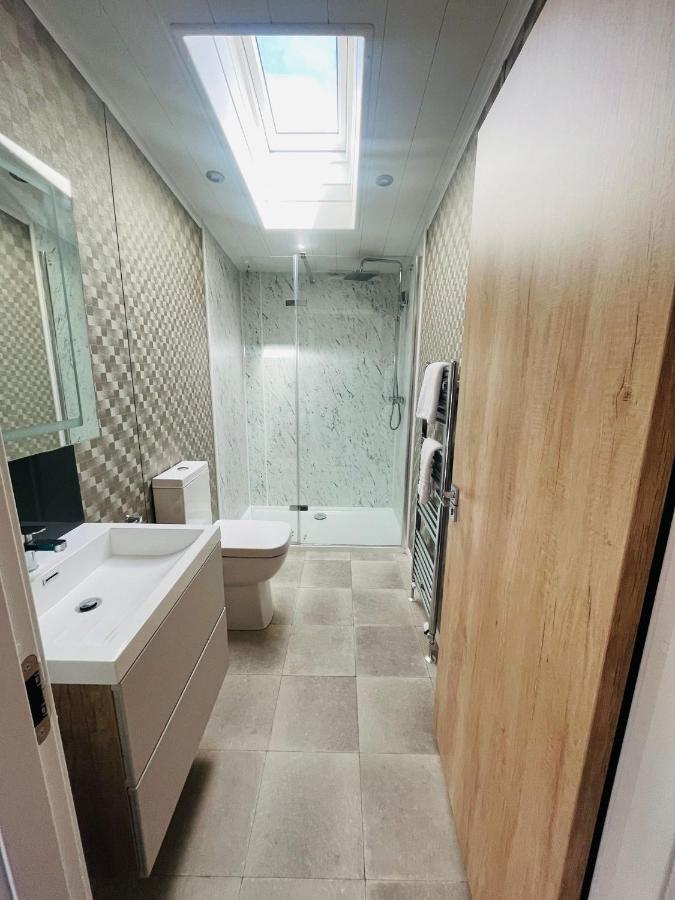 Four Seasons With Hot Tub Holiday home