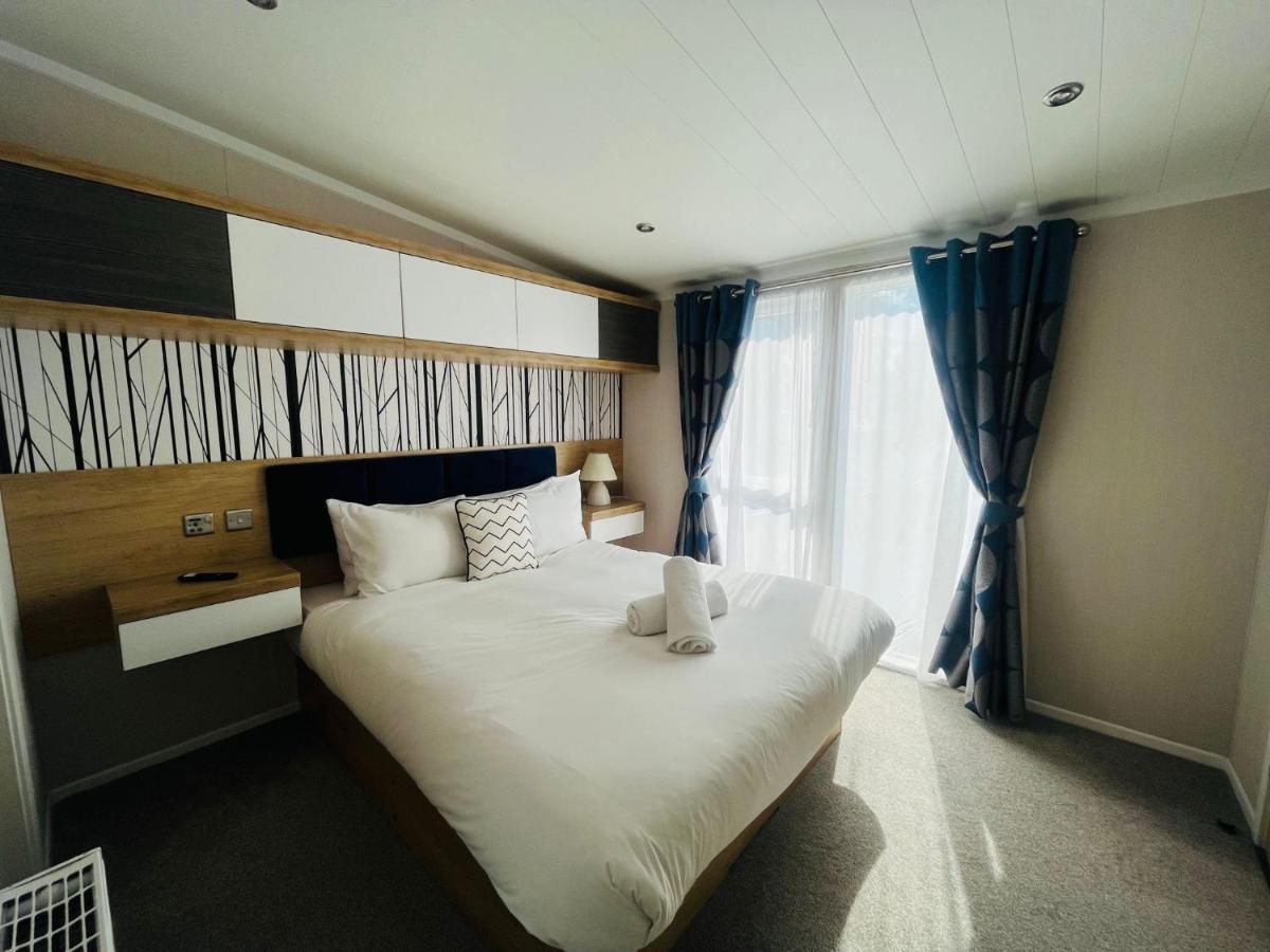 Four Seasons With Hot Tub Holiday home