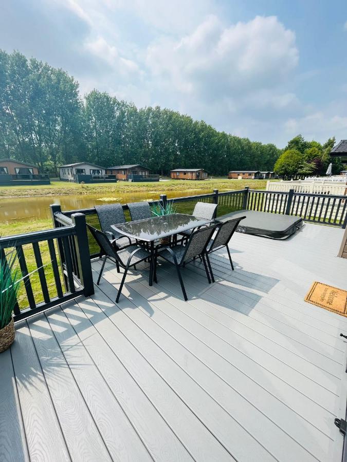 Four Seasons With Hot Tub York