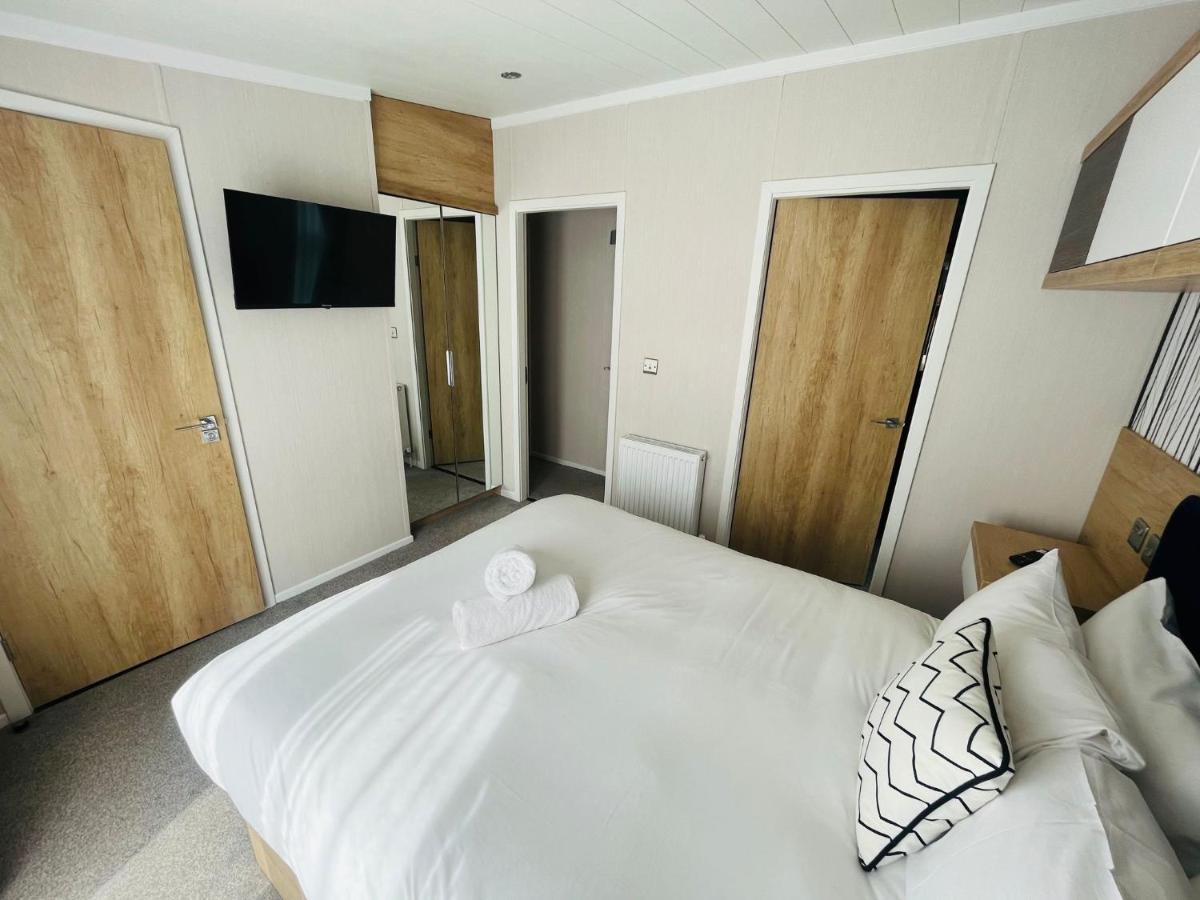 Four Seasons With Hot Tub Holiday home