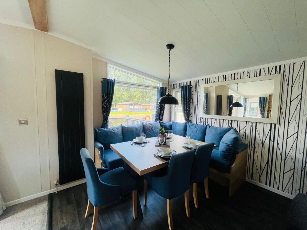 Four Seasons With Hot Tub Holiday home York