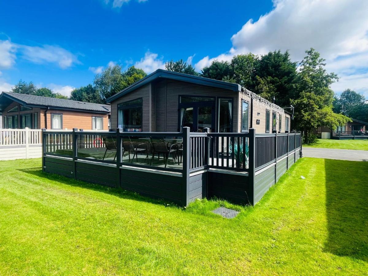 Four Seasons With Hot Tub Holiday home *